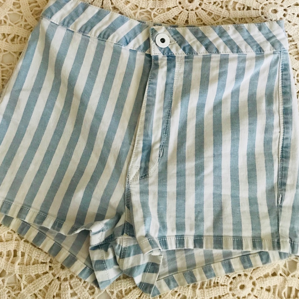 Bullhead Hot Shorts.